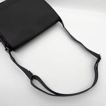 Louis Vuitton Roman GM Taiga Shoulder Bag Black 2-Way — view 8