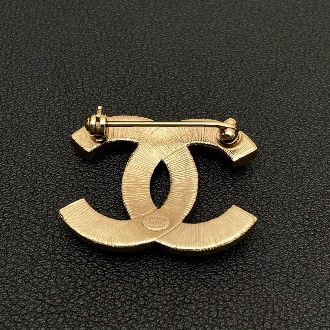 Chanel 09A CC Logo Faux Pearl Gold Icon Brooch — view 3