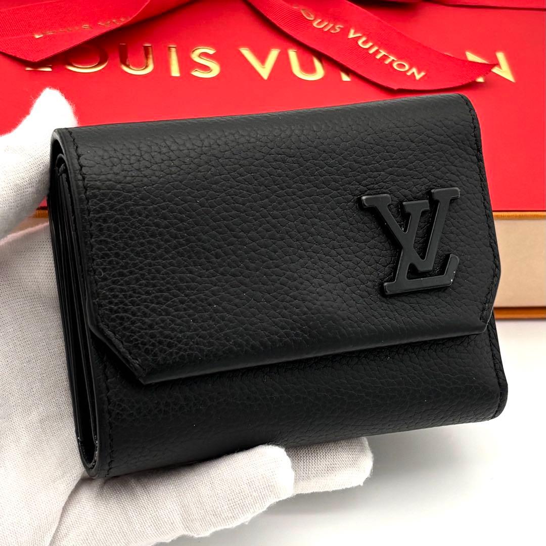 Louis Vuitton Portefeuille Pilot Aerogram Wallet Black