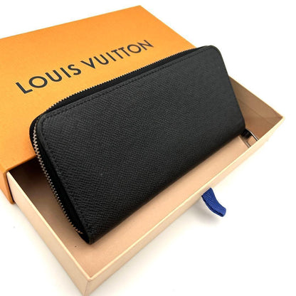 Louis Vuitton Taiga Vertical Wallet Business Black — view 2