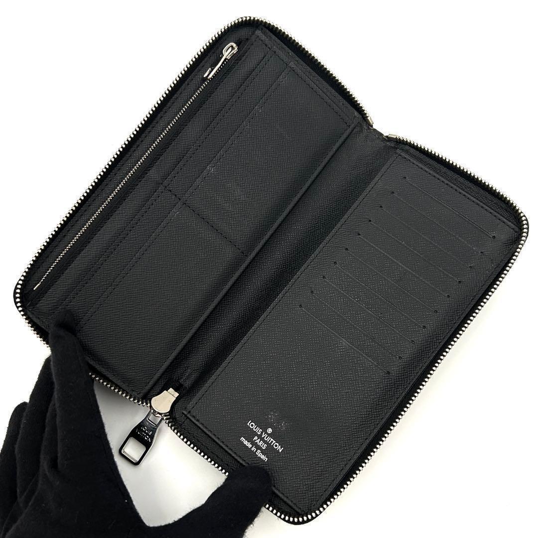 Louis Vuitton Taiga Vertical Wallet Business Black — view 3