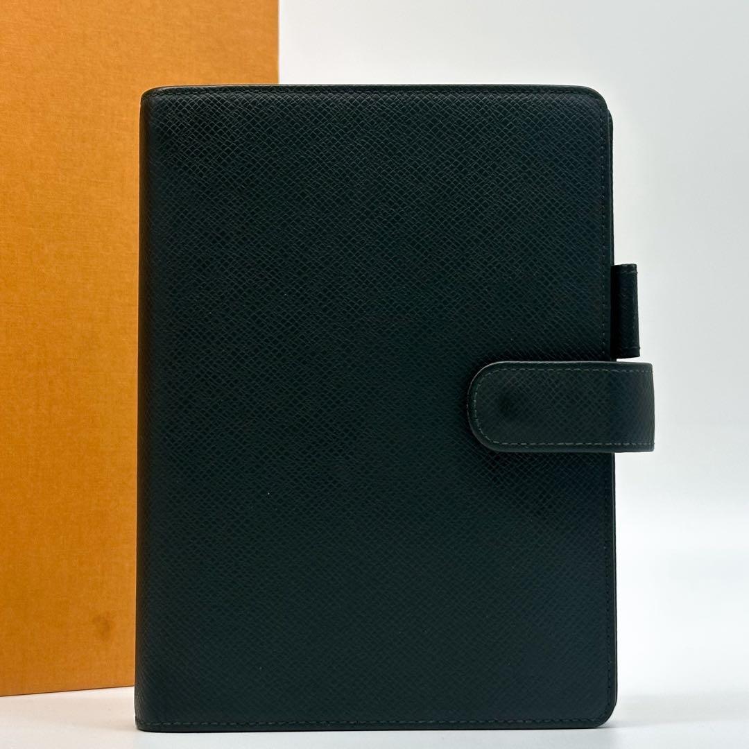 Louis Vuitton Agenda MM Taiga Green Notebook Case — view 2