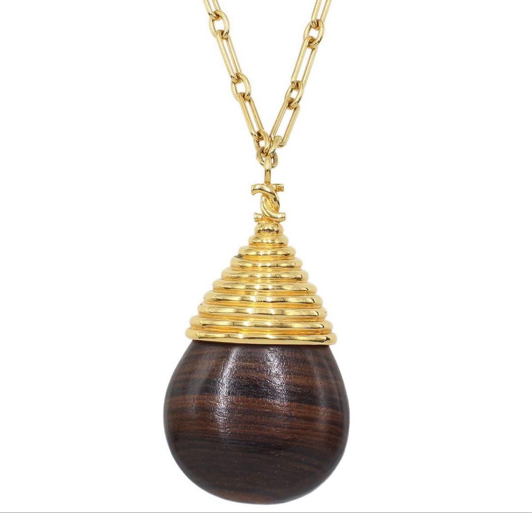 Chanel Coco Mark × T A Dos Lop Motif Wood Necklace