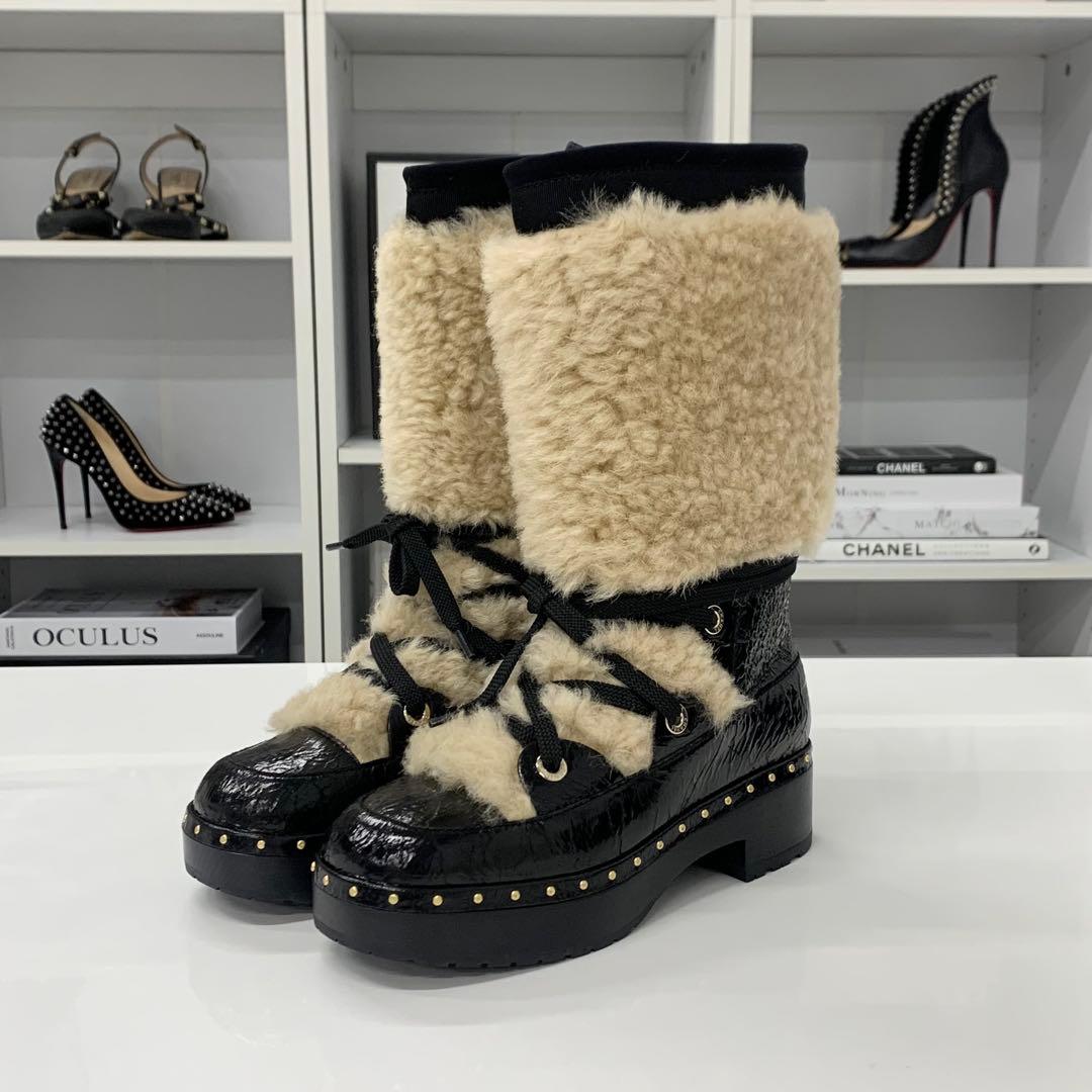 Chanel CC Logo Crinkle Shearling Leather Middle Boots Black — view 3