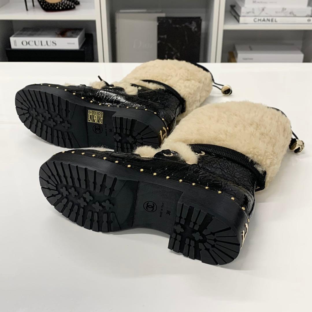 Chanel CC Logo Crinkle Shearling Leather Middle Boots Black — view 7