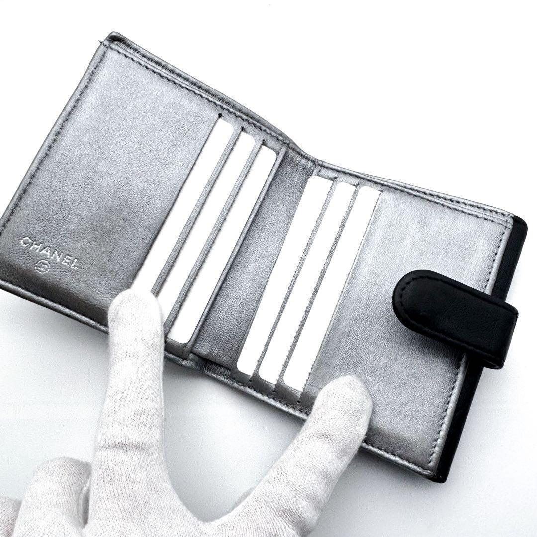 Chanel Wallet Camellia Hook Bifold — view 3