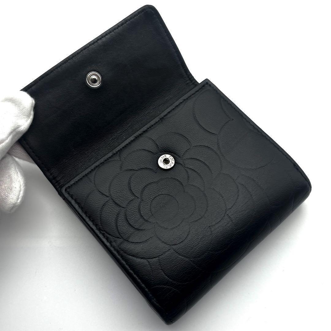 Chanel Wallet Camellia Hook Bifold — view 5