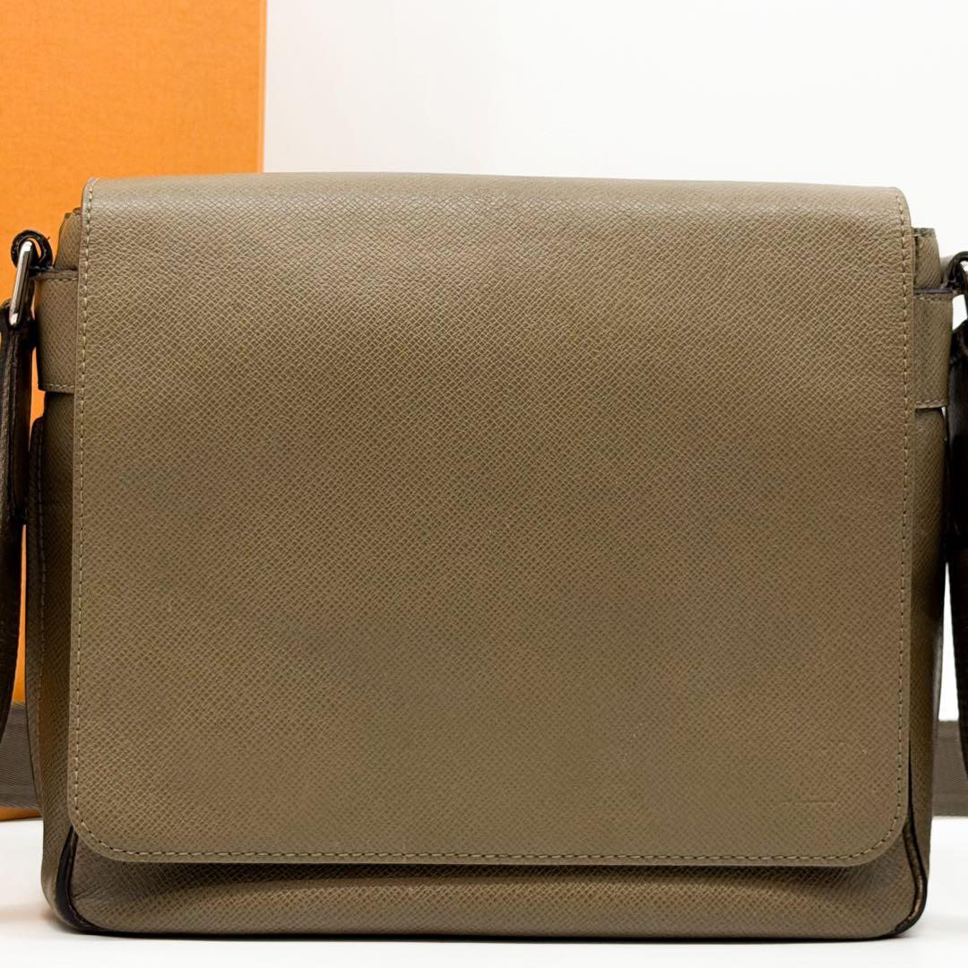 Louis Vuitton Roman PM Taiga Shoulder Bag Grizzly 2-Way Leather — view 2