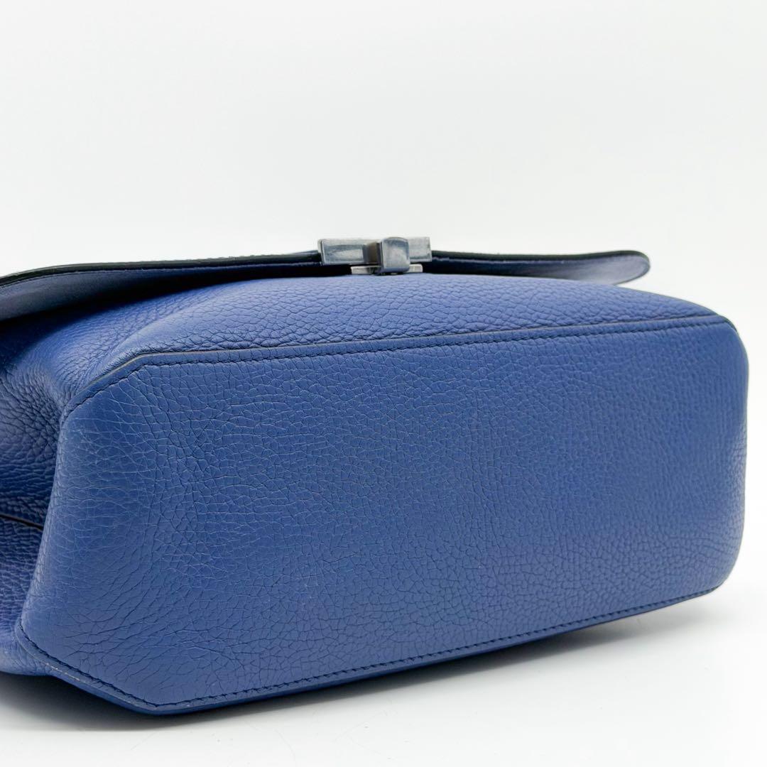 Louis Vuitton Volta Capucines Taurillon Handbag 2-Way — view 7