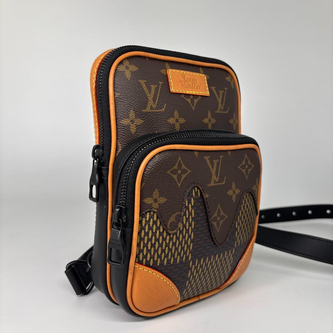 Louis Vuitton Amazon Shoulder Bag Damier Giant — view 3