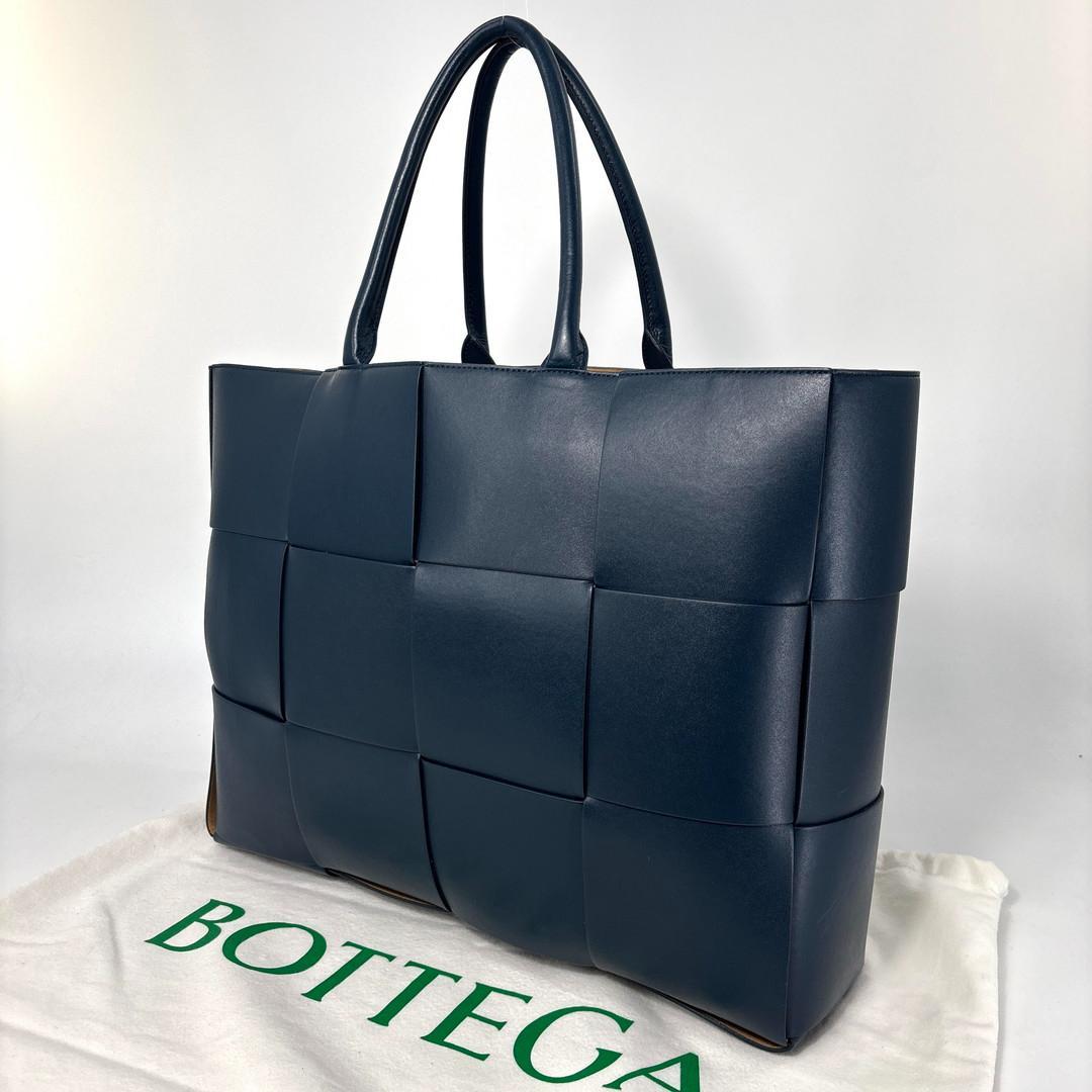 Bottega Veneta Intrecciato Arcotote Large Tote — view 2