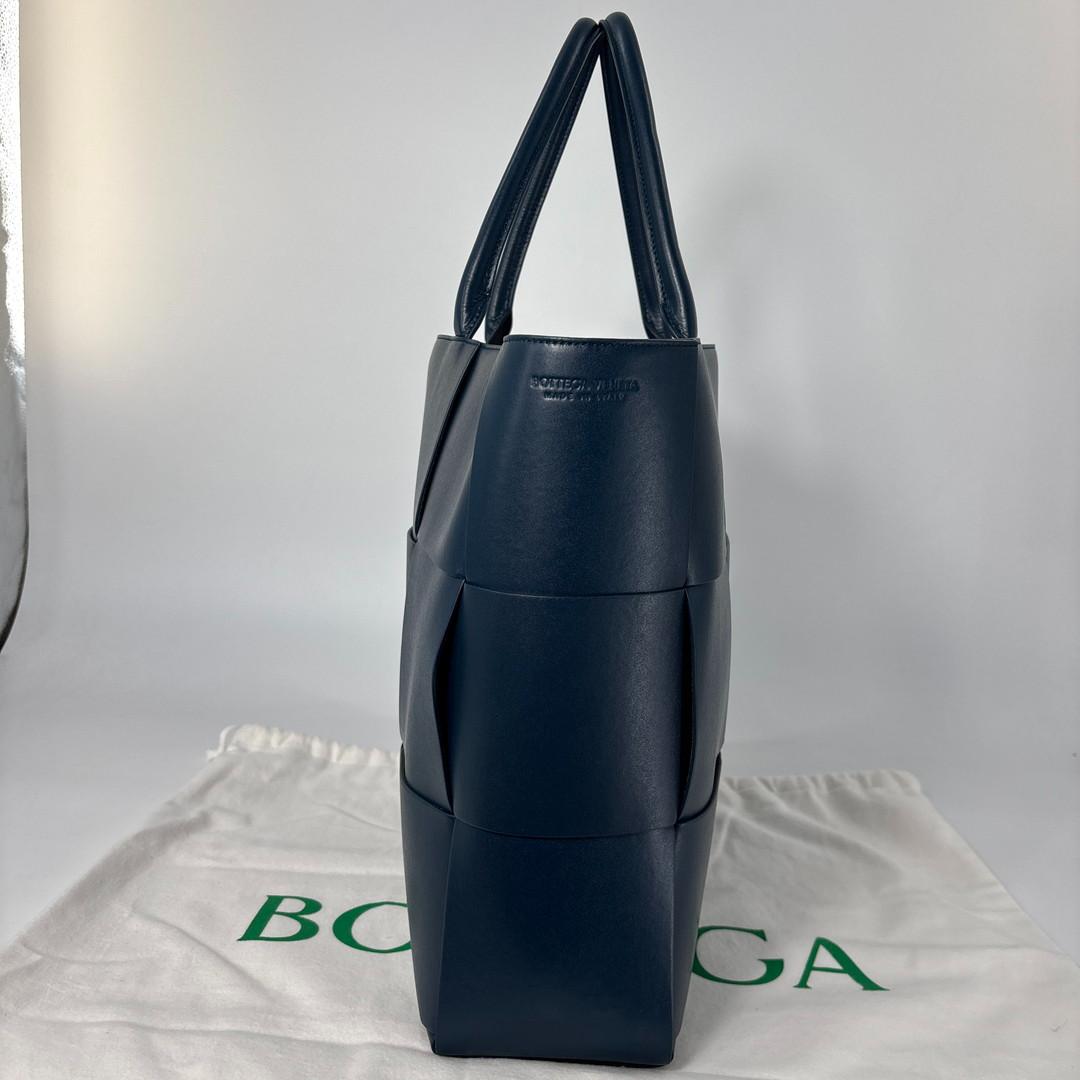 Bottega Veneta Intrecciato Arcotote Large Tote — view 4