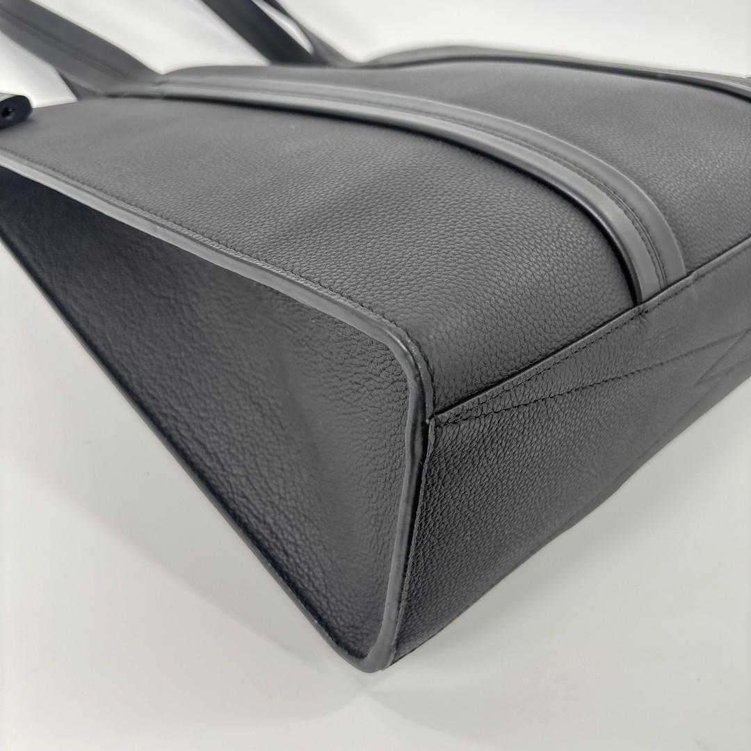 Louis Vuitton LV Aerogram Take Off Tote Black — view 7