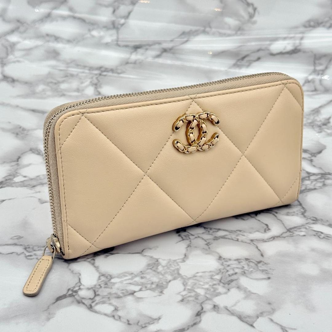 Chanel 19 Wallet Gold