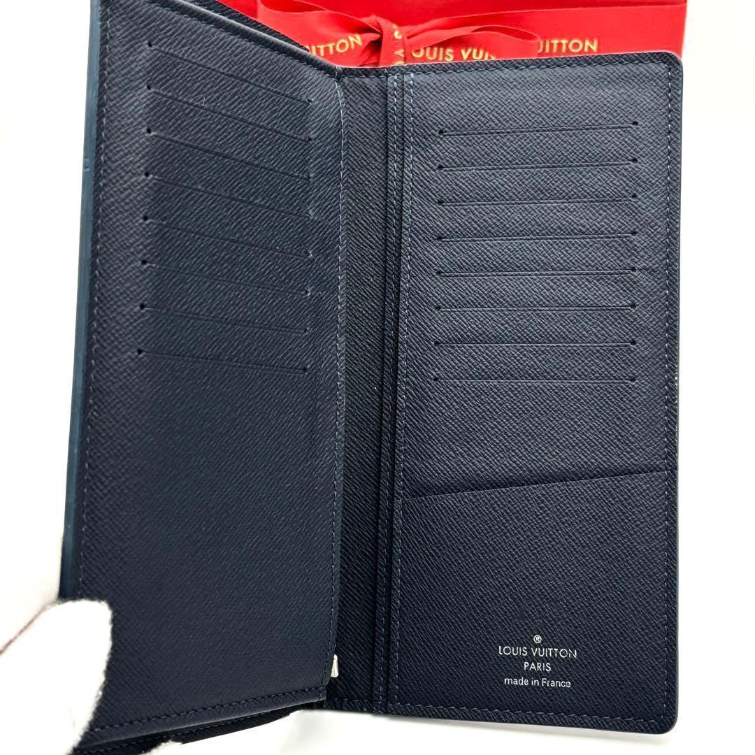 Louis Vuitton Wallet Taiga Portefeuille Brazza NM Navy — view 3