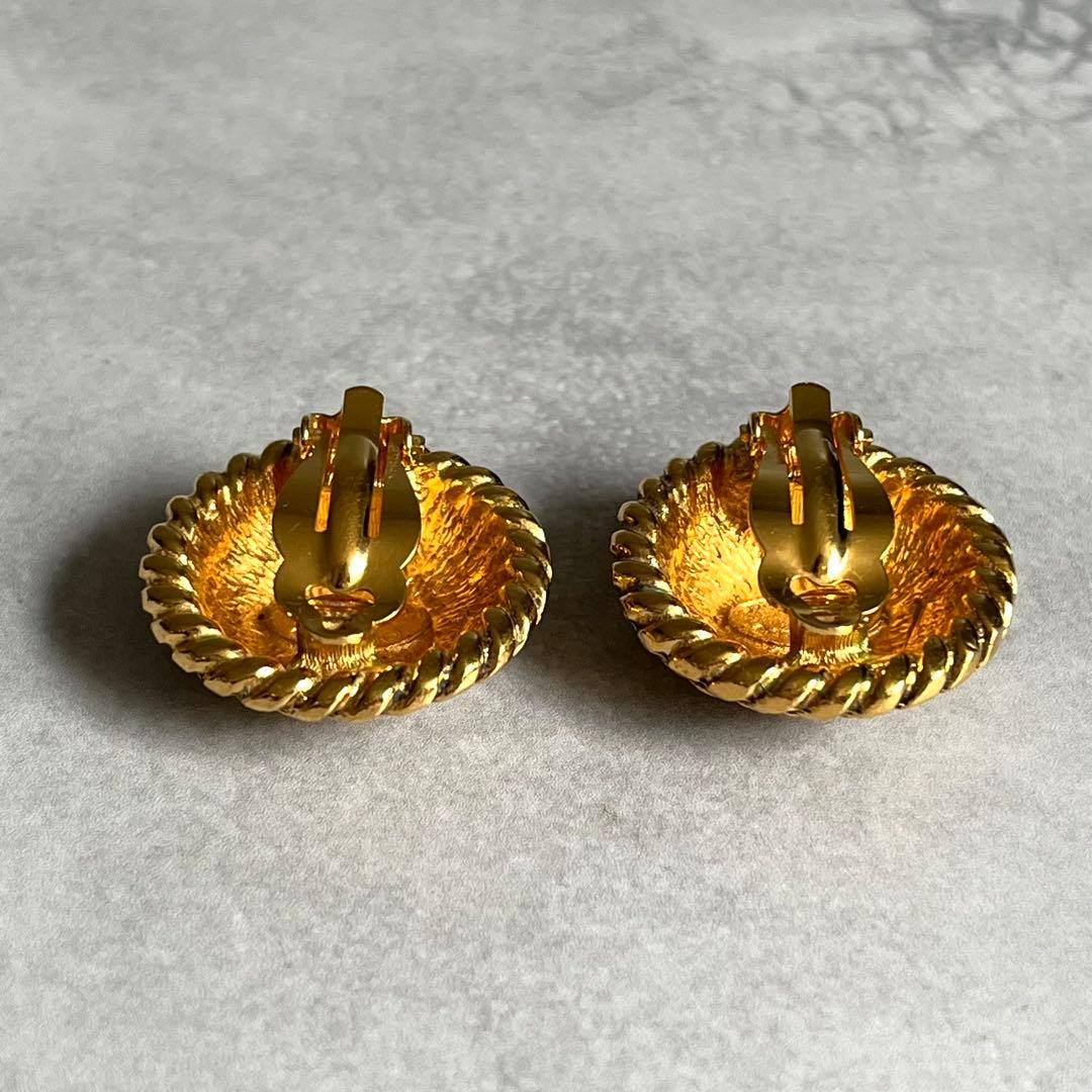 Chanel CC Logo Round Earrings Gold — view 5