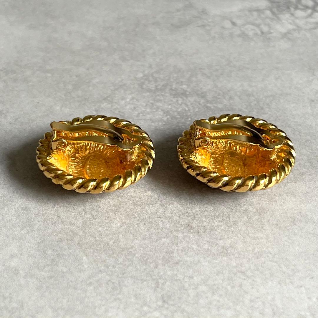 Chanel CC Logo Round Earrings Gold — view 6