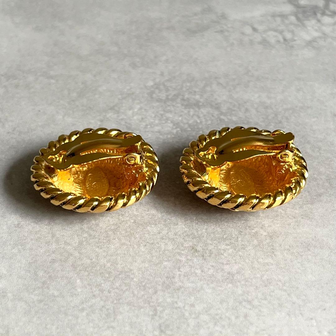 Chanel CC Logo Round Earrings Gold — view 7