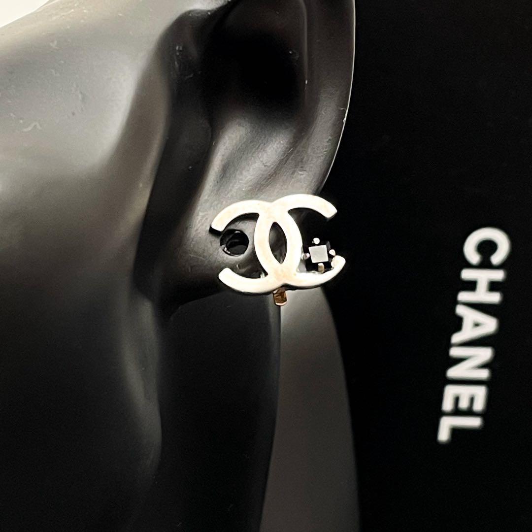 Chanel 05P CC Logo Earrings Icon Silver Black Coco — view 8