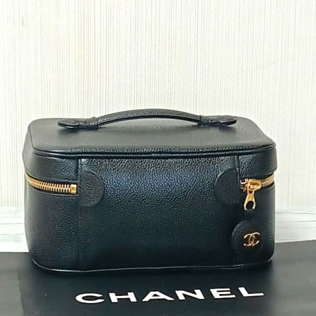 Chanel Vanity Caviar Leather Pouch Black Gold — view 2