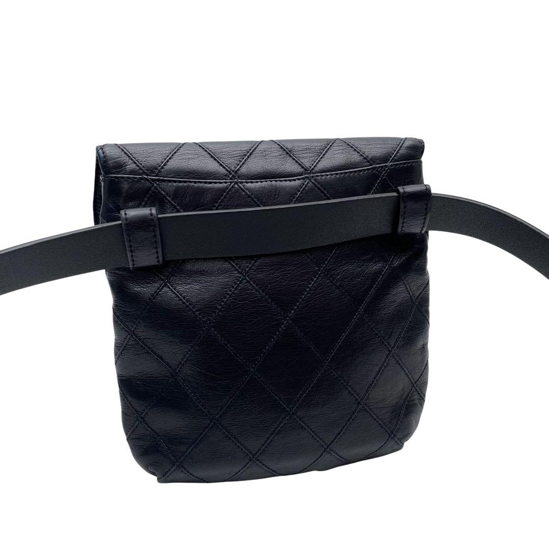Chanel Bicolor Quilted Lambskin Waist Belt Bag Navy — view 2