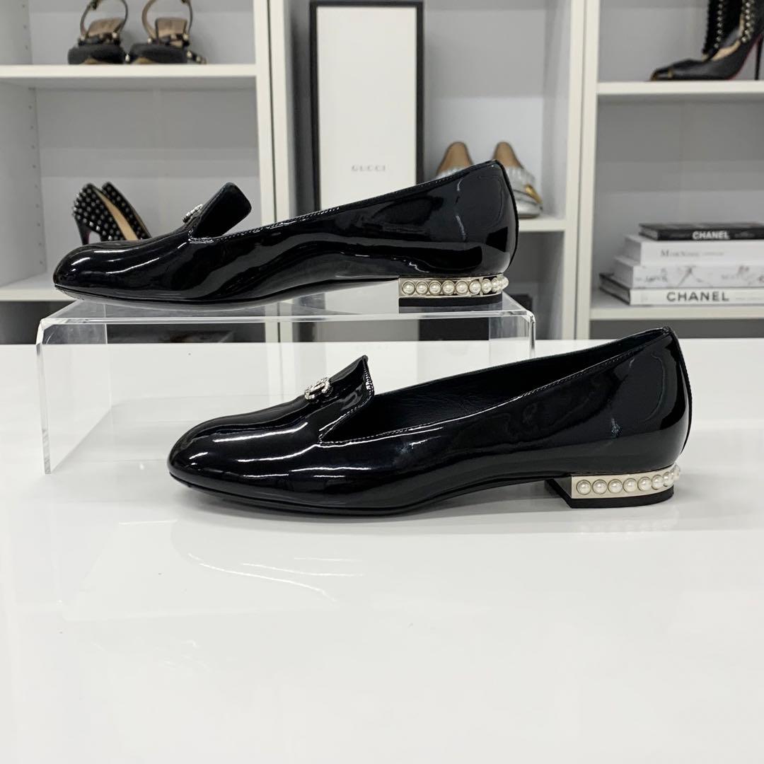 Chanel CC Logo Patent Pearl Opera Shoes Loafers Black — view 3