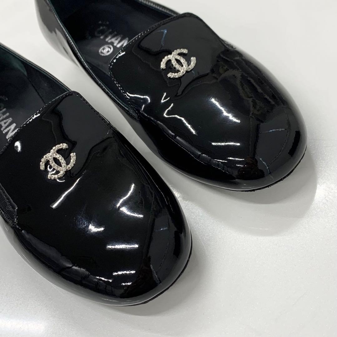 Chanel CC Logo Patent Pearl Opera Shoes Loafers Black — view 9