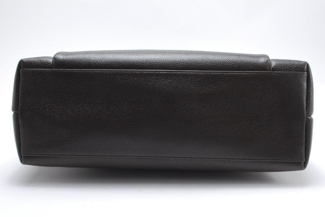 Chanel Turnlock Shoulder Bag Caviar Leather — view 7