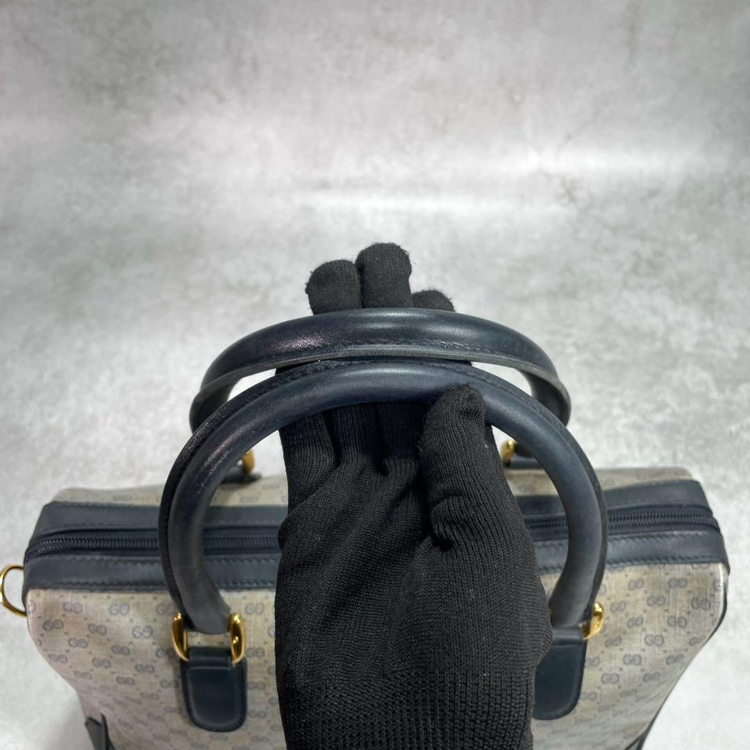Gucci GG Handbag Navy Beige Leather Logo — view 4