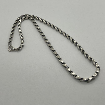 Gucci Teardrop Link Chain Necklace — view 2