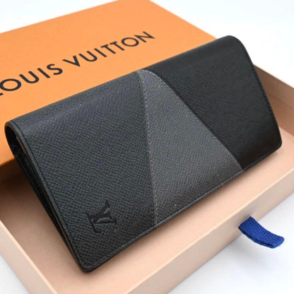 Louis Vuitton Taiga Portefeuille Brazza NM Wallet Limited Gray