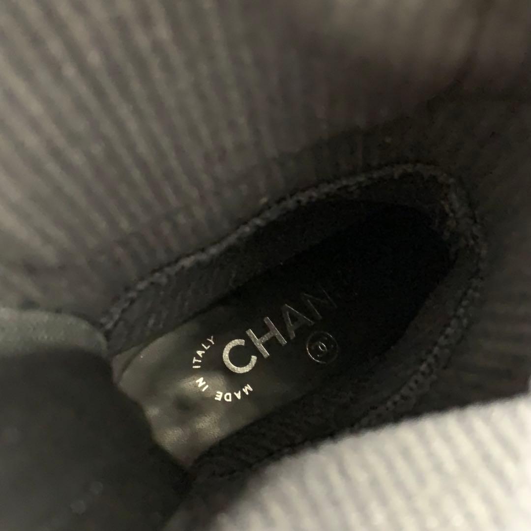 Chanel CC Logo Knit Fabric Patent Pocket Short — view 8