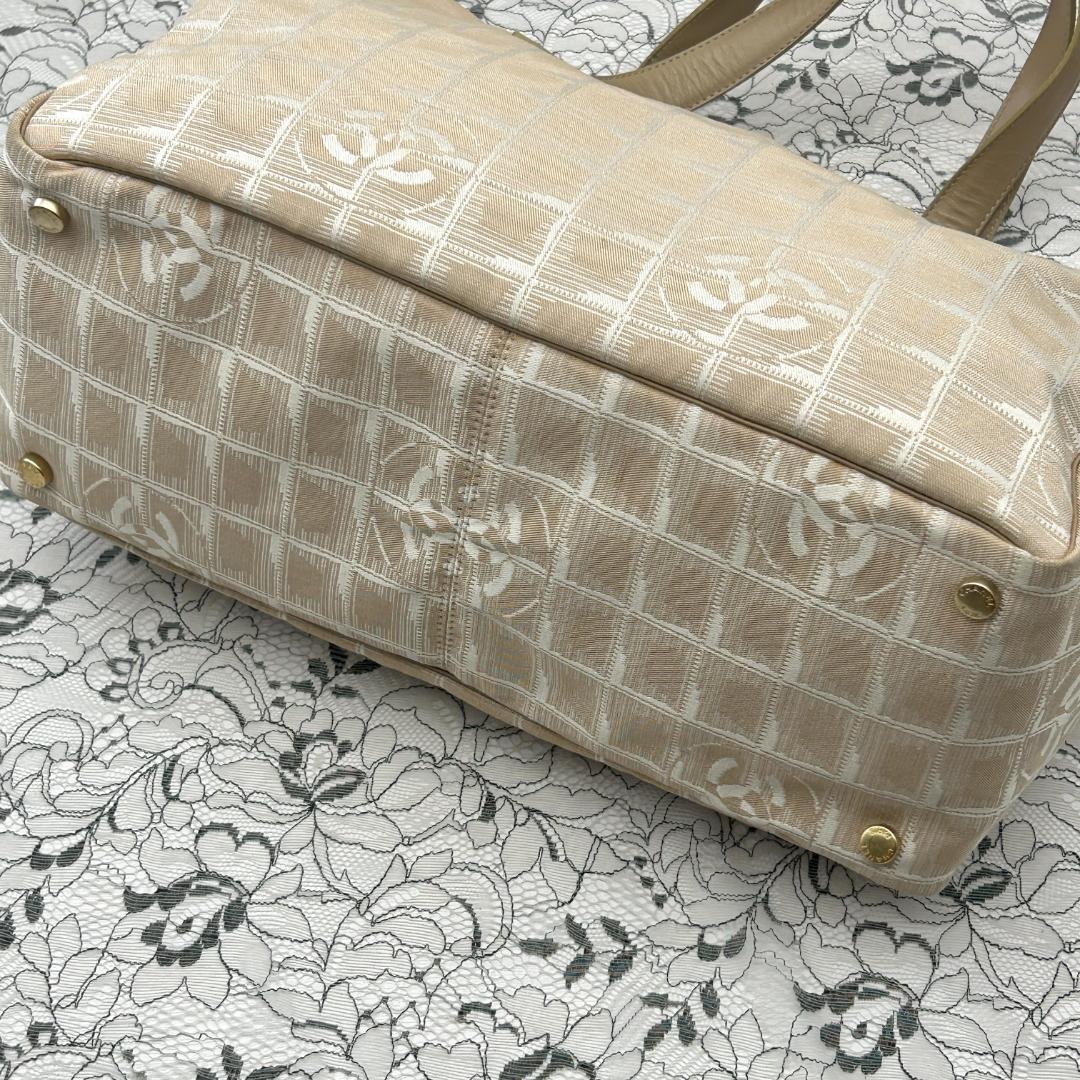Chanel New Travel Line Tote MM — view 5