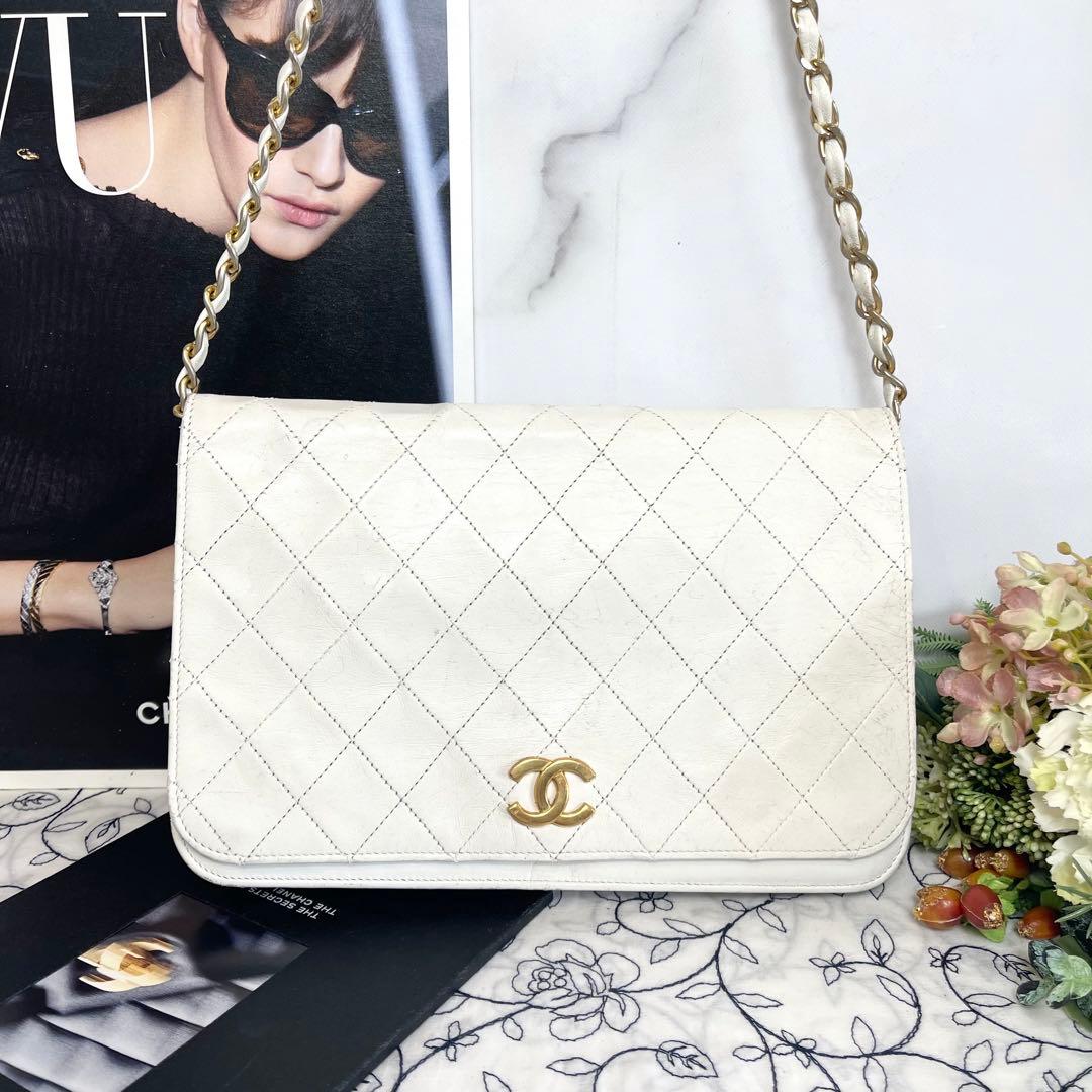 Chanel Vintage Quilted White Shoulder — view 2
