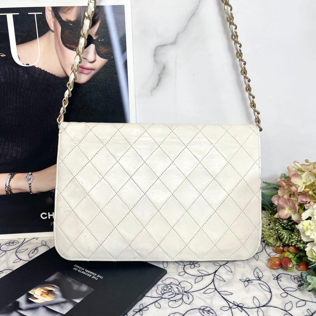 Chanel Vintage Quilted White Shoulder — view 3