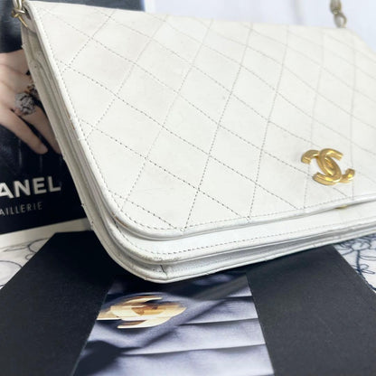 Chanel Vintage Quilted White Shoulder — view 4