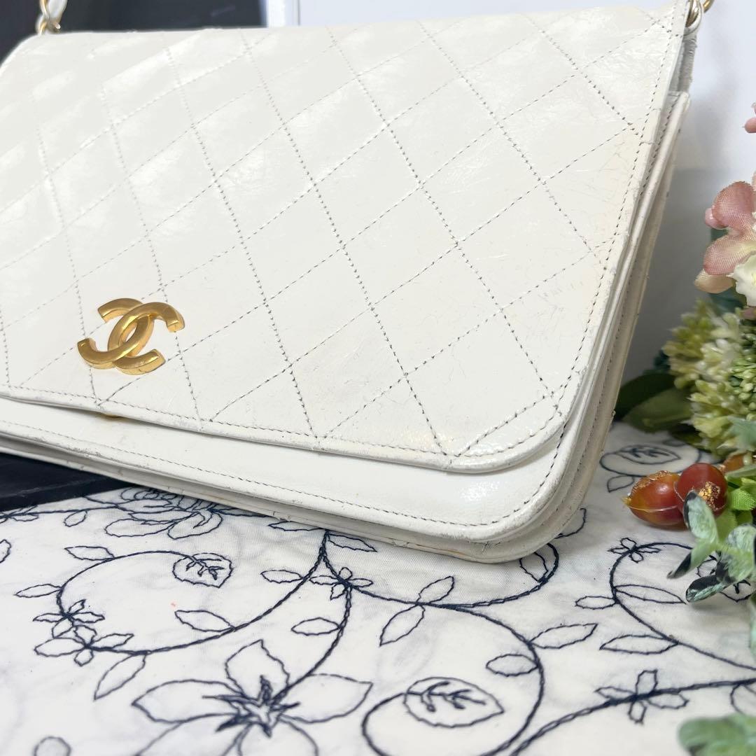 Chanel Vintage Quilted White Shoulder — view 5