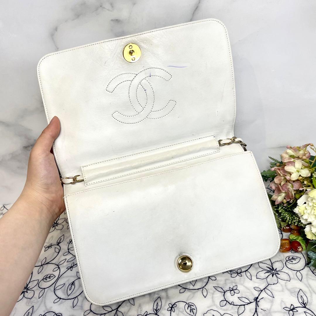 Chanel Vintage Quilted White Shoulder — view 9