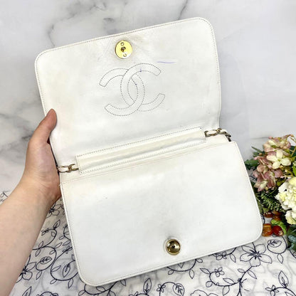 Chanel Vintage Quilted White Shoulder — view 9