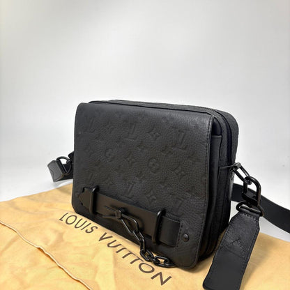 Louis Vuitton Taurillon Monogram Steamer Messengerbag — view 2