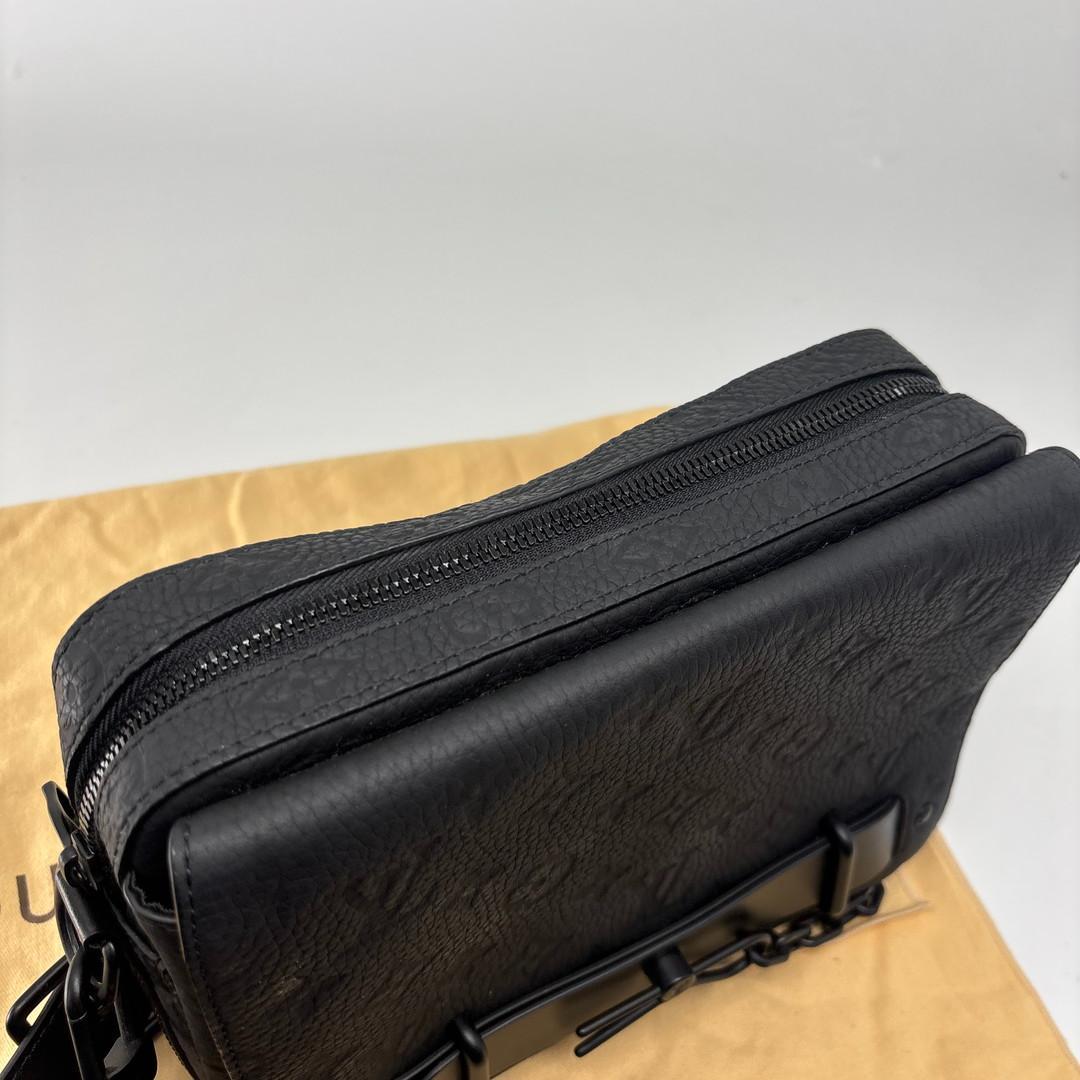 Louis Vuitton Taurillon Monogram Steamer Messengerbag — view 6