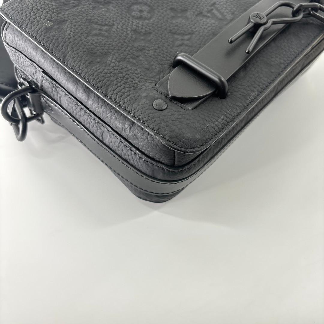 Louis Vuitton Taurillon Monogram Steamer Messengerbag — view 7