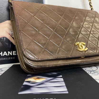Chanel Chain Shoulder Bag Quilted Vintage — view 4