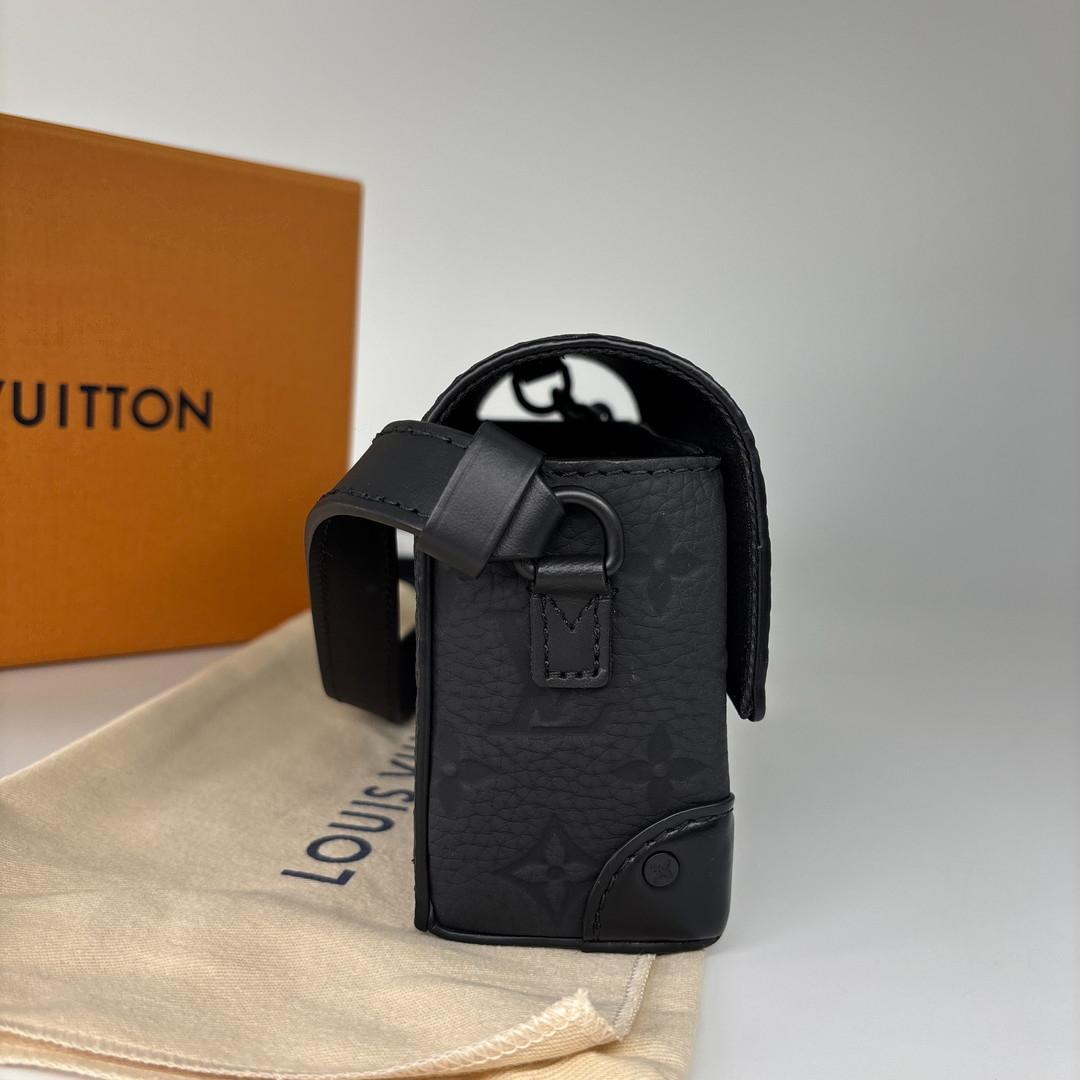 Louis Vuitton IC Shoulder Bag Taurillon Leather — view 4