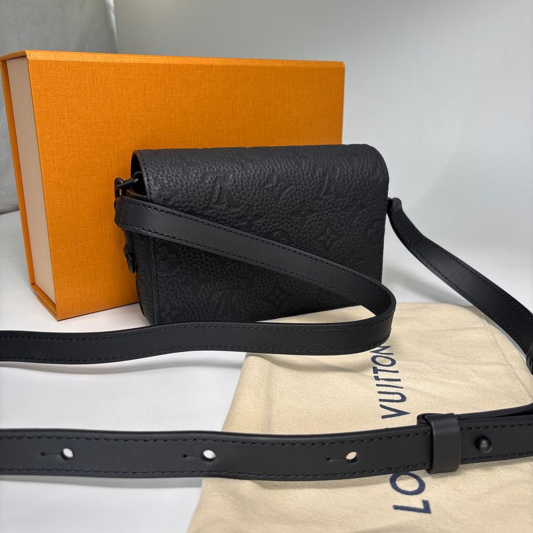 Louis Vuitton IC Shoulder Bag Taurillon Leather — view 5