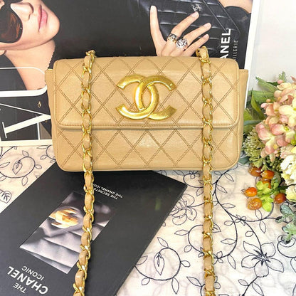 Chanel Jumbo CC Logo Chain Shoulder Bag Quilted — view 2