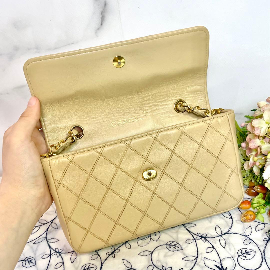 Chanel Jumbo CC Logo Chain Shoulder Bag Quilted — view 9