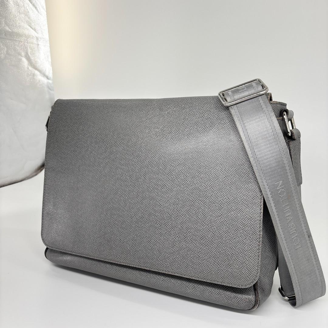 Louis Vuitton Taiga Romain MM M32623 Leather Shoulder Bag