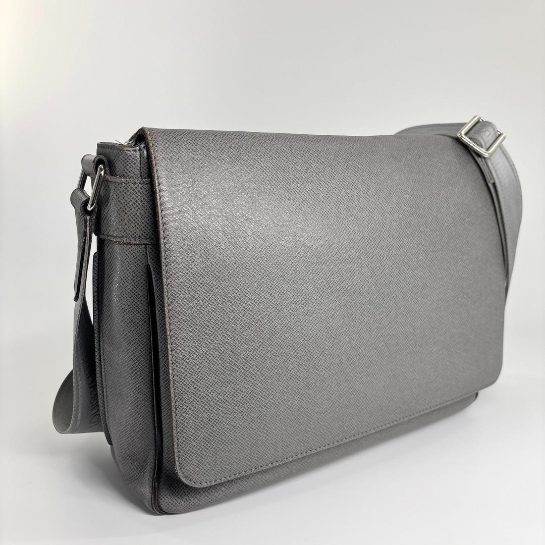 Louis Vuitton Taiga Romain MM M32623 Leather Shoulder Bag