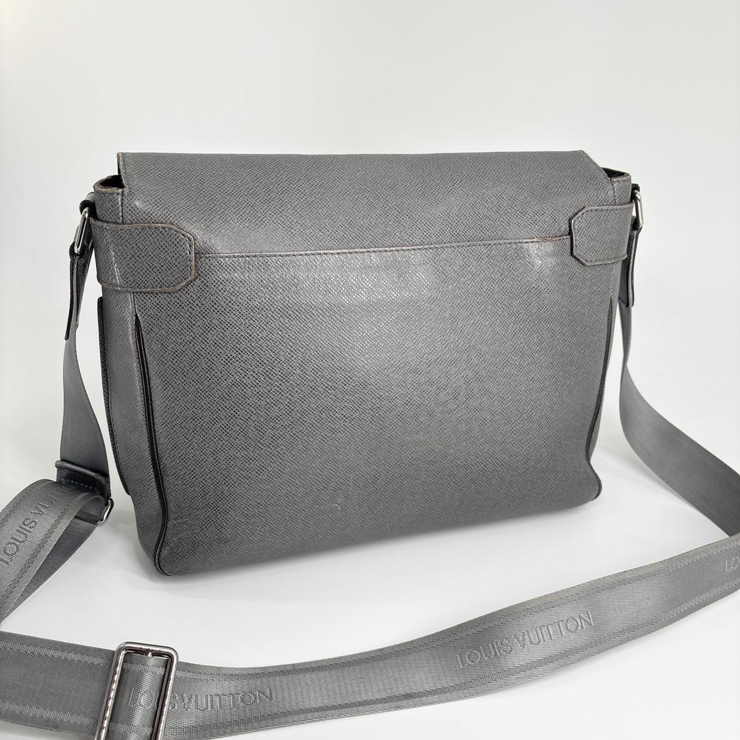 Louis Vuitton Taiga Romain MM M32623 Leather Shoulder Bag